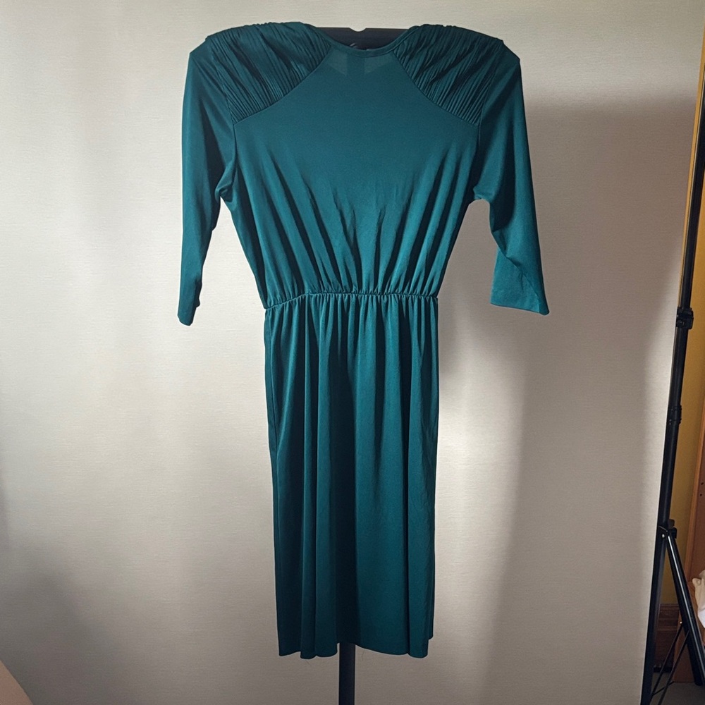 Green Sheath Dress with 3/4 Raglan Sleeves